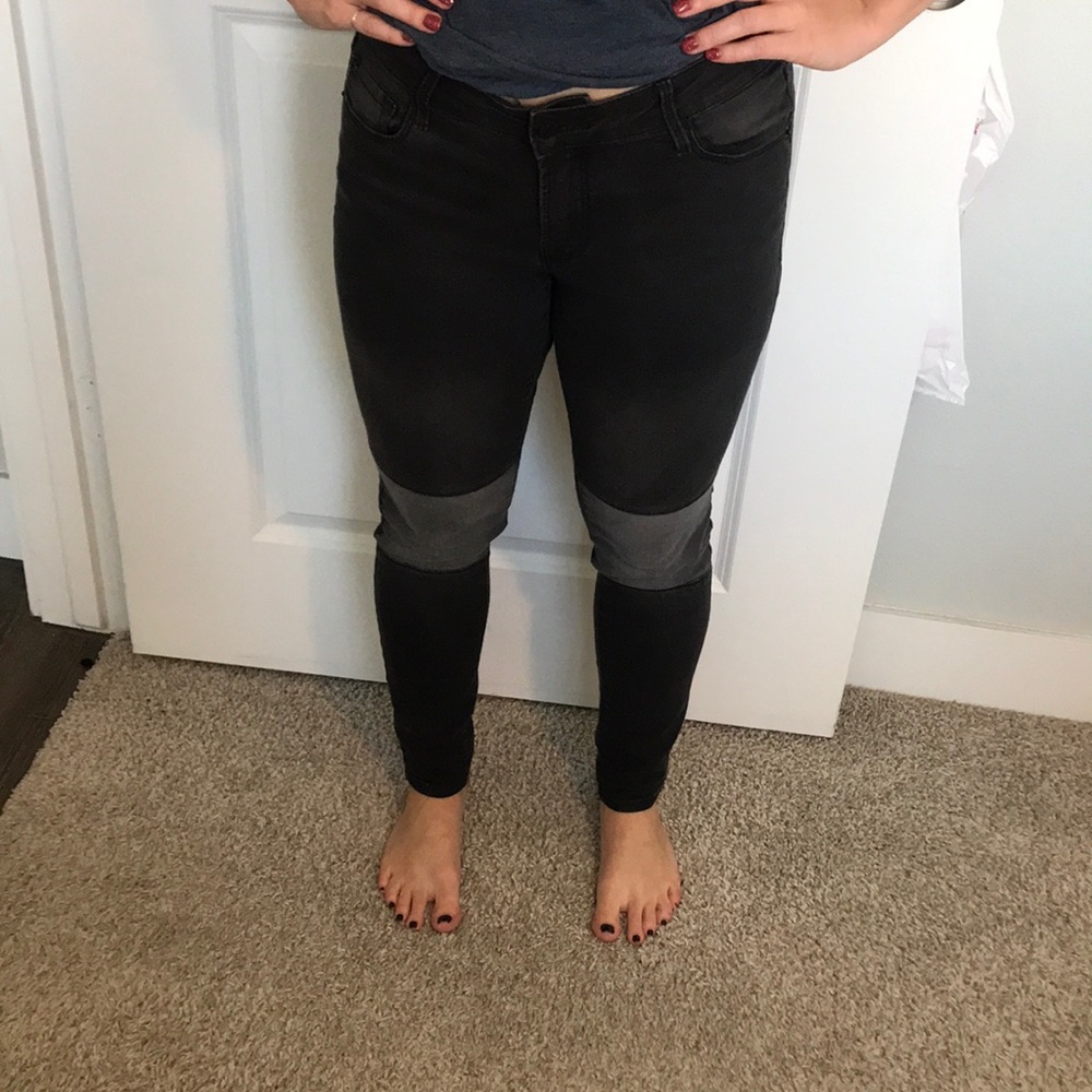 Black and grey Mid-rise Rockstar jeans